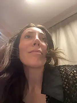 HellaryTourent online show from 9, 2, 2026