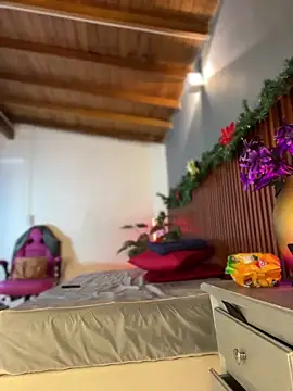 Snapshot of MarilynSmith01 chatting on 15, 12, 2025 MarilynSmith01 online show from 15, 12, 2025