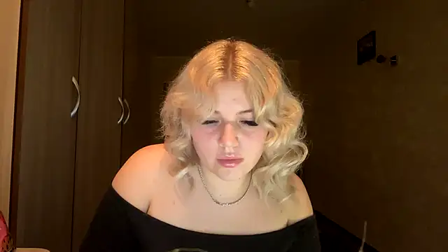 Snapshot of sunshinyflash chatting on 13, 11, 2025 sunshinyflash online show from 13, 11, 2025