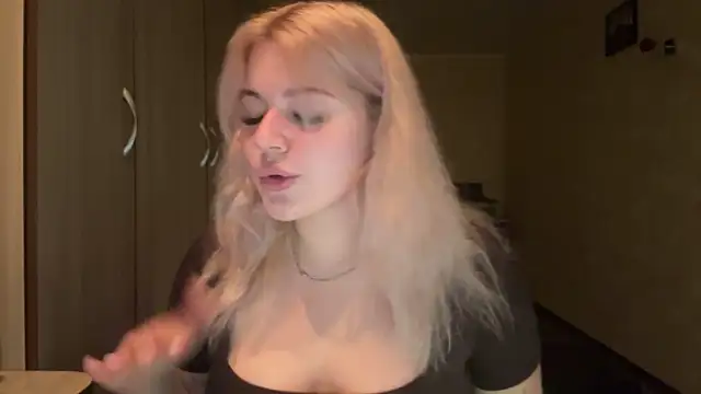 Snapshot of sunshinyflash chatting on 19, 11, 2025 sunshinyflash online show from 19, 11, 2025