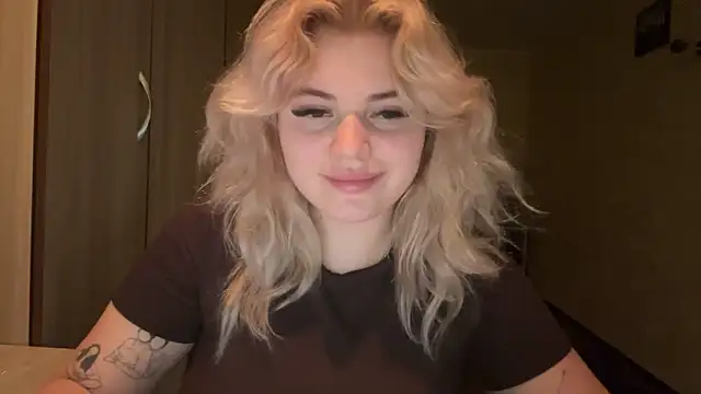 Snapshot of sunshinyflash chatting on 20, 11, 2025 sunshinyflash online show from 20, 11, 2025