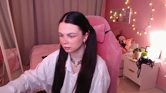 Michela Fruet online show from 5, 12, 2025