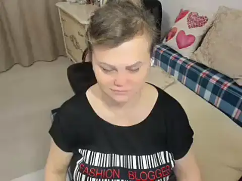 Snapshot of MildMature chatting on 18, 12, 2024 MildMature online show from 18, 12, 2024