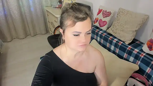 Snapshot of MildMature chatting on 4, 1, 2025 MildMature online show from 4, 1, 2025