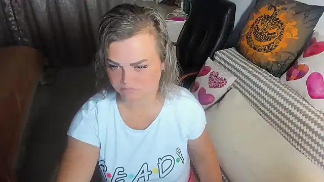 Snapshot of MildMature chatting on 18, 9, 2025 MildMature online show from 18, 9, 2025