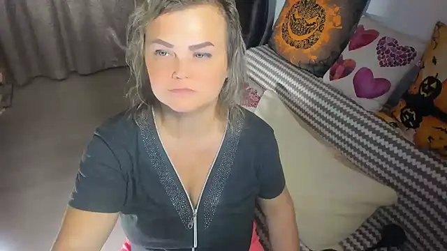 Snapshot of MildMature chatting on 1, 10, 2025 MildMature online show from 1, 10, 2025