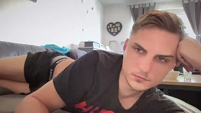 Snapshot of Sweetbooy90 chatting on 13, 5, 2026 Sweetbooy90 online show from 13, 5, 2026