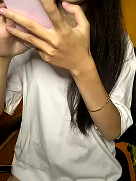 Nhinhi18 online show from 3, 10, 2025