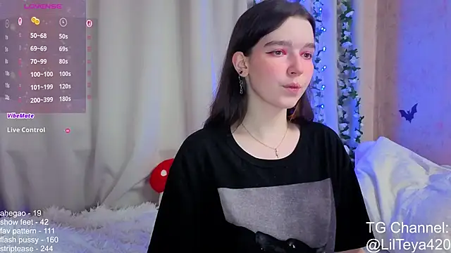 Snapshot of little_Teya chatting on 24, 10, 2025 little Teya online show from 24, 10, 2025