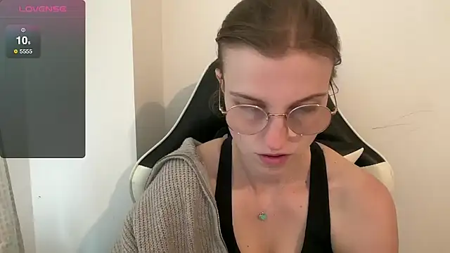 BustyKellyXXX online show from 10, 10, 2025