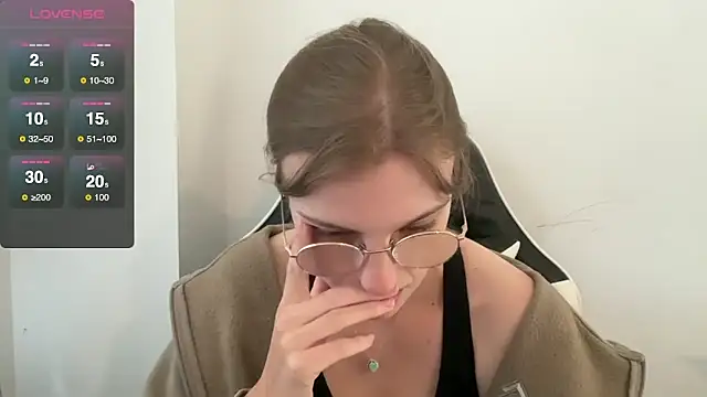 BustyKellyXXX online show from 23, 10, 2025