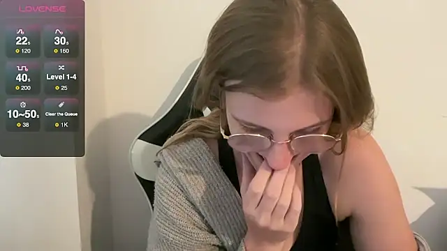 BustyKellyXXX online show from 31, 10, 2025