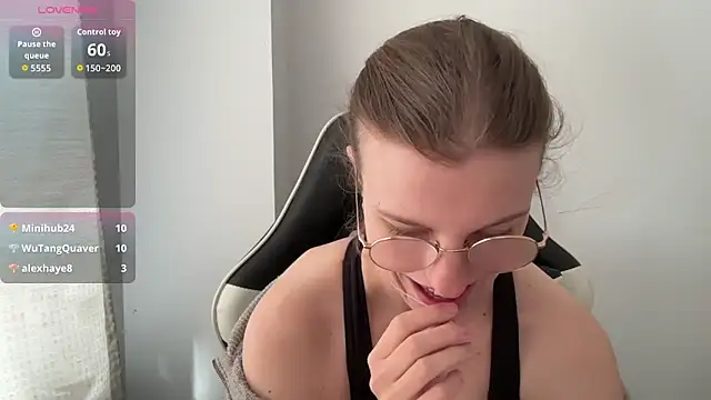 BustyKellyXXX online show from 16, 4, 2026