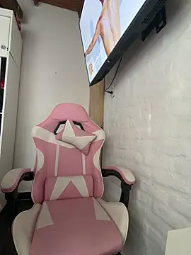 Babylovetiernax online show from 17, 4, 2026