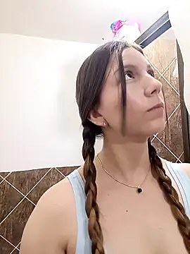 Arianna Moss online show from 5, 11, 2025