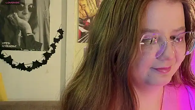 Sienna-Cow online show from 5, 11, 2025