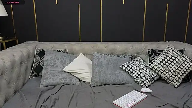 Holypinkie online show from 31, 10, 2025