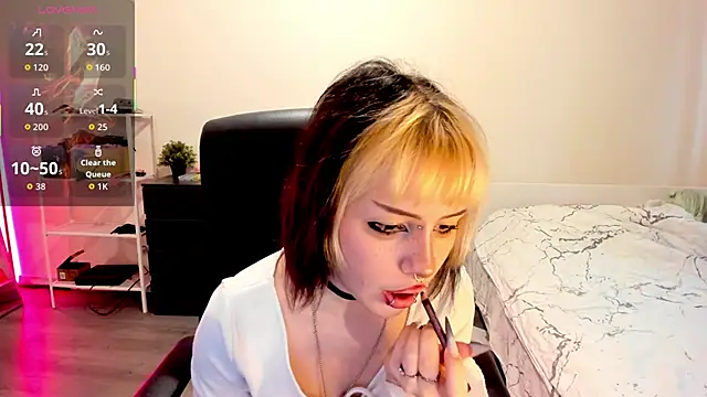 LiyaLuna online show from 2, 12, 2025