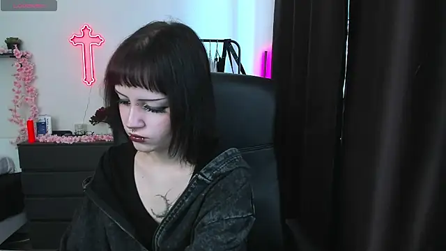 LiyaLuna online show from 8, 4, 2026