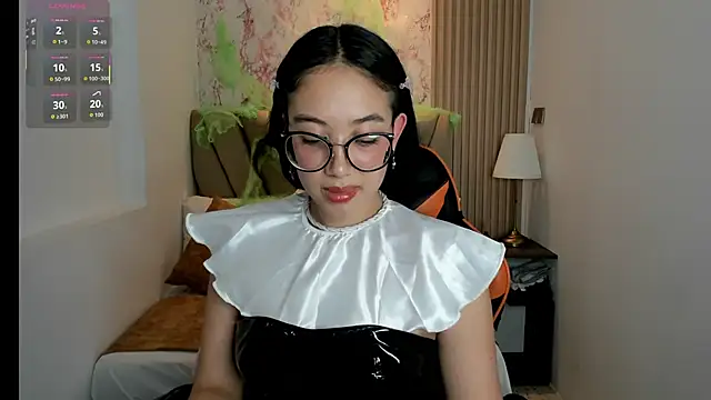 Snapshot of Yuna__Min chatting on 24, 10, 2025 Yuna  Min online show from 24, 10, 2025