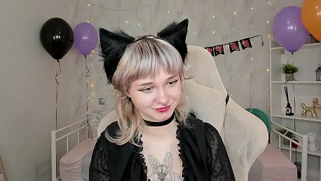 Snapshot of Tori_Cutie chatting on 23, 10, 2025 Tori Cutie online show from 23, 10, 2025