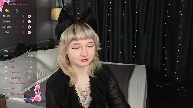 Snapshot of Tori_Cutie chatting on 28, 11, 2025 Tori Cutie online show from 28, 11, 2025