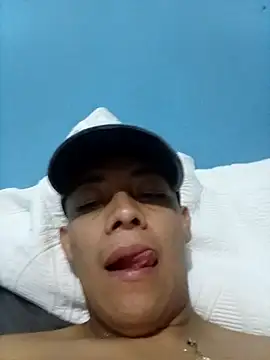 Snapshot of Tupapasiitooo chatting on 7, 4, 2026 Tupapasiitooo online show from 7, 4, 2026