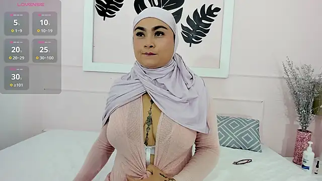 azaharaaa  online show from 12, 9, 2025