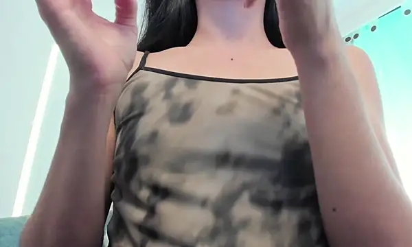 canelleGarces online show from 31, 1, 2026