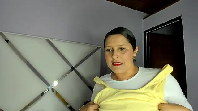 KikaDuque online show from 6, 4, 2026