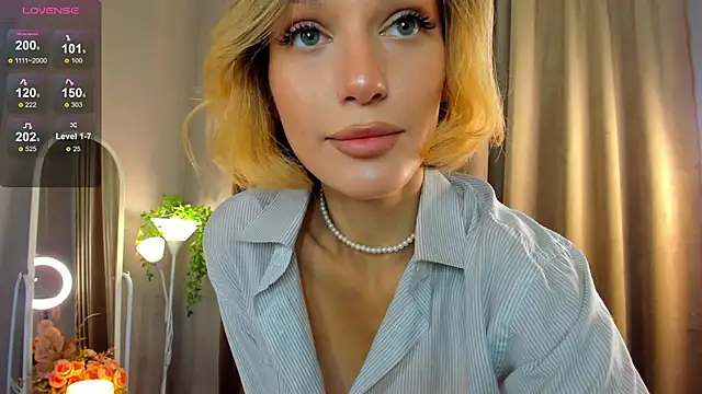 Snapshot of Ice_Strawberry chatting on 18, 9, 2025 Ice Strawberry online show from 18, 9, 2025