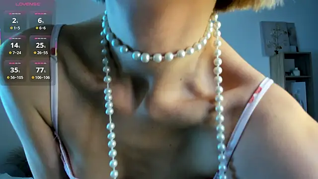 Snapshot of Ice_Strawberry chatting on 20, 11, 2025 Ice Strawberry online show from 20, 11, 2025