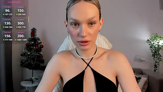 Snapshot of Ice_Strawberry chatting on 1, 12, 2025 Ice Strawberry online show from 1, 12, 2025