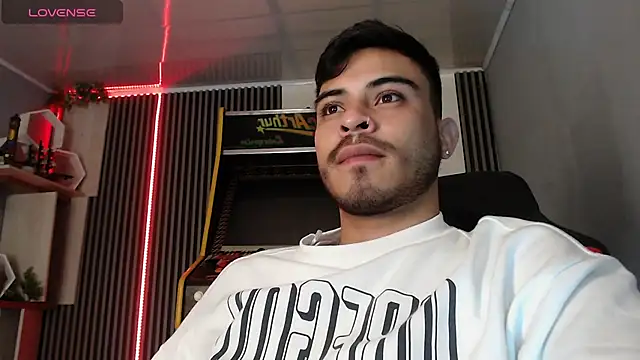 Snapshot of Bastian_MCcormick chatting on 4, 2, 2026 Bastian MCcormick online show from 4, 2, 2026