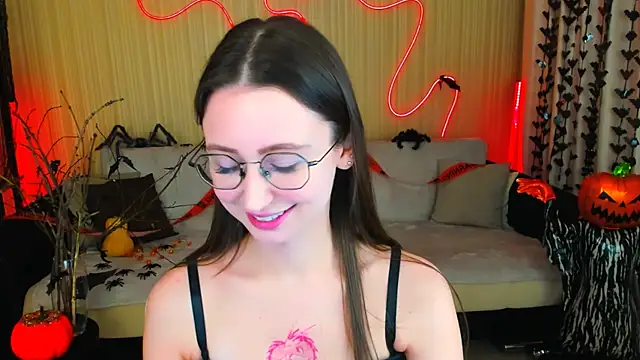 YourLovellyStory online show from 30, 10, 2025