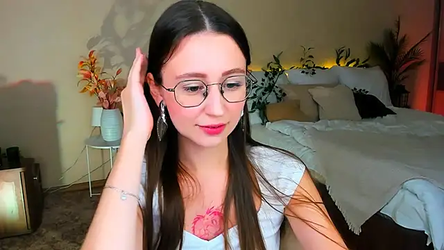 YourLovellyStory online show from 18, 11, 2025