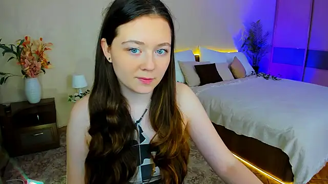 AlluringLookk online show from 10, 10, 2025