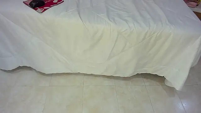 Bella Miia online show from 10, 9, 2025