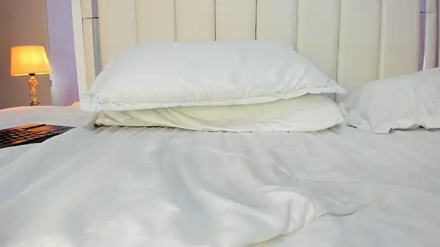 Bella Miia online show from 5, 10, 2025