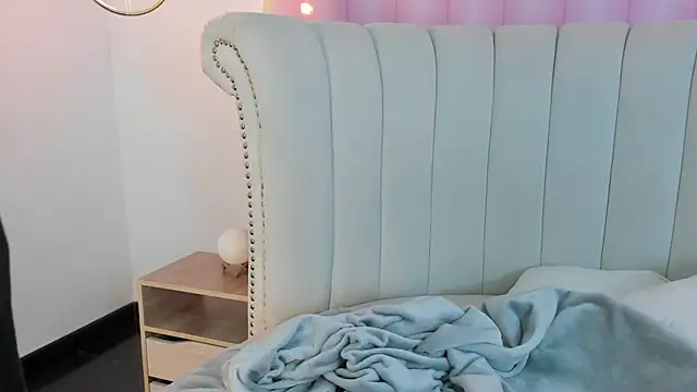 Emilia Bons online show from 5, 2, 2026