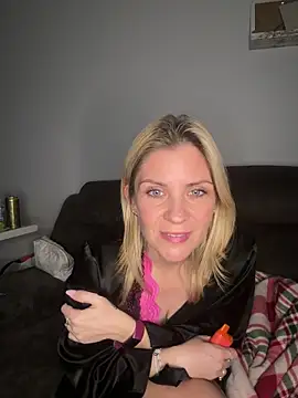 Lexi-Lux-X online show from 4, 2, 2026