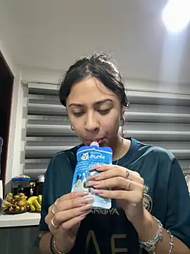 lynn9000 online show from 19, 11, 2025