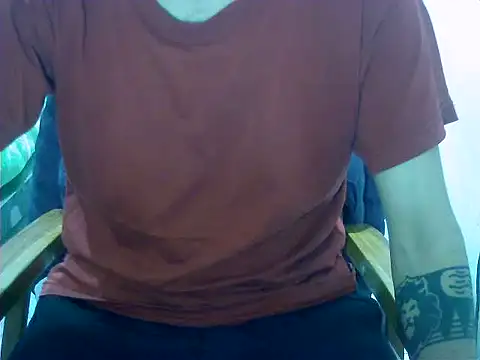 Snapshot of CesarLeyess chatting on 4, 10, 2025 CesarLeyess online show from 4, 10, 2025