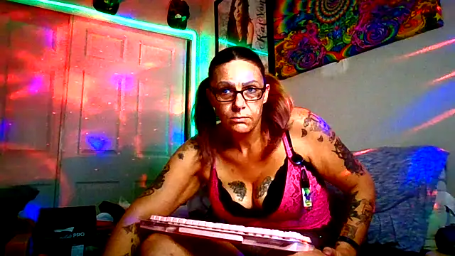 Snapshot of SparklesB1tch chatting on 20, 11, 2025 SparklesB1tch online show from 20, 11, 2025