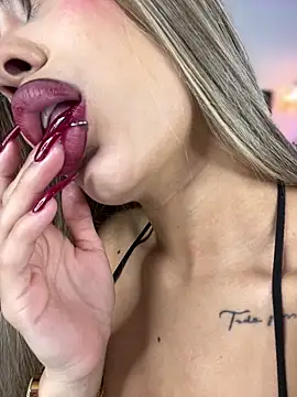 MystiqueXXX online show from 18, 10, 2025