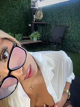 Snapshot of MystiqueXXX chatting on 18, 4, 2026 MystiqueXXX online show from 18, 4, 2026