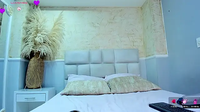 Snapshot of CristineCaru chatting on 5, 2, 2026 CristineCaru online show from 5, 2, 2026