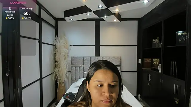 ElaBourn  online show from 17, 12, 2025