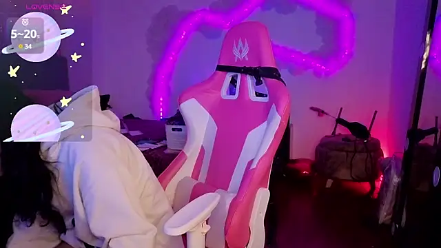 larah uwu online show from 19, 2, 2026