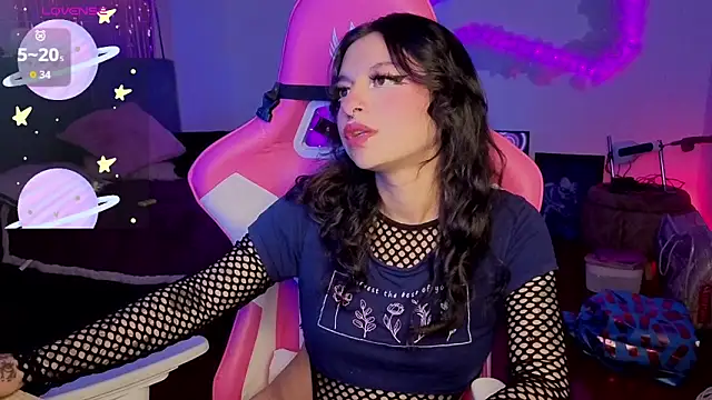 larah uwu online show from 30, 3, 2026